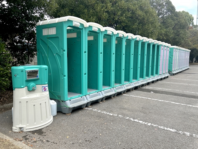 仮設トイレ